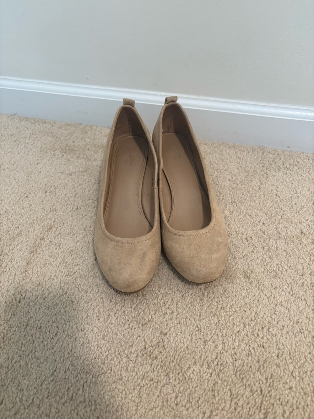 Universal Thread Tan Suede Heels